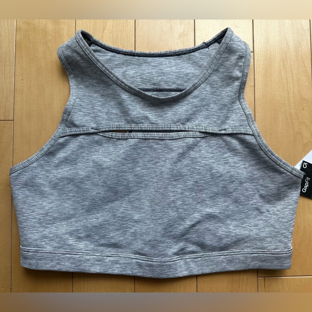 NWT Gap. GapFit Medium Impact Sports Bra. Size Medium.